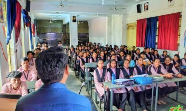 "लौह पुरुष के आदर्शों से सजे राष्ट्रीय एकता दिवस — जनकपुर महाविद्यालय में सरदार पटेल को नमन"