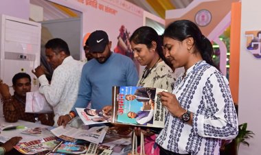 छत्तीसगढ़ की 25 वर्षों की विकास यात्रा को देखने पहुंच रहे है बड़ी संख्या में लोग