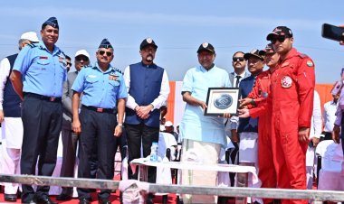 उप राष्ट्रपति  सी.पी. राधाकृष्णन, राज्यपाल  रमेन डेका, मुख्यमंत्री विष्णु देव साय और विधानसभा अध्यक्ष डॉ. रमन सिंह ने देखा एयर शो