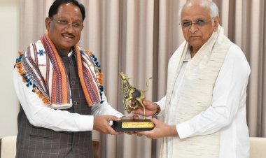 मुख्यमंत्री  विष्णु देव साय ने गांधीनगर में गुजरात के मुख्यमंत्री श्री भूपेंद्र पटेल से की सौजन्य भेंट