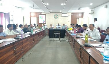 समय-सीमा बैठक में कलेक्टर ने दिए सख्त निर्देश - धान खरीदी, डीएमएफ, पोर्टल और विभागीय कार्यों की हुई विस्तृत समीक्षा