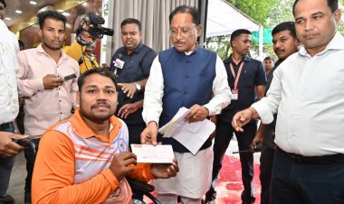 दिव्यांग रग्बी खिलाड़ी की मदद के लिए मुख्यमंत्री आगे आए — जनदर्शन में स्वीकृत किया 90 हजार रुपए का आर्थिक अनुदान