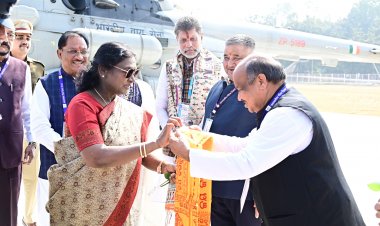सरगुजा में राष्ट्रपति मुर्मू का पुरंदर मिश्रा ने किया स्वागत, जनजातीय गौरव दिवस की बढ़ी गरिमा
