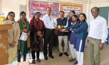 संविधान दिवस पर शासकीय कन्या  विद्यालय में विशेष कार्यक्रम 