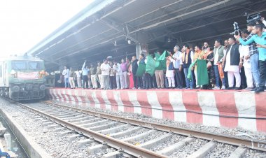 जनसेवा और आस्था का संगम: बृजमोहन अग्रवाल ने ‘राम लला दर्शन योजना’ के 17वें दल को दिखाया हरी झंडी