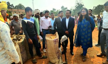 मोहला-मानपुर-अंबागढ़ चौकी जिले के प्रभारी सचिव  पीएस एल्मा ने धान उपार्जन केंद्रों का किया निरीक्षण