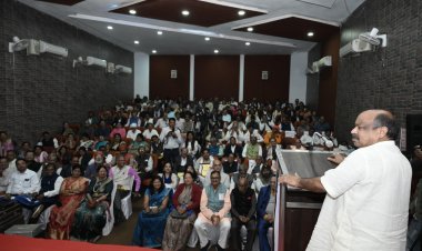 “छत्तीसगढ़ी गौरव का महाउत्सव—पुरंदर मिश्रा की उपस्थिति से कार्यक्रम में भरी नई ऊर्जा”