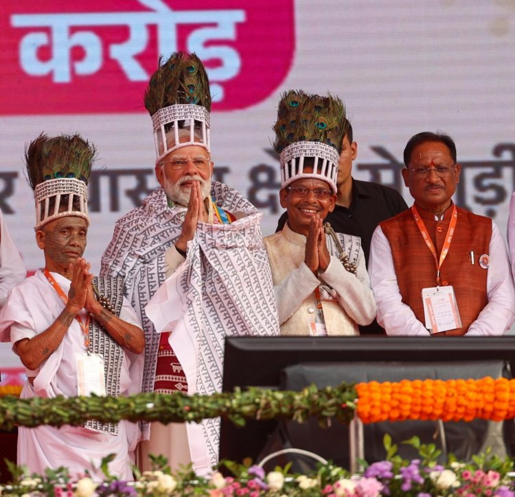 आस्था ने छुआ हृदय: प्रधानमंत्री नरेंद्र मोदी से रामनामी समाज के प्रतिनिधियों की आत्मीय भेंट