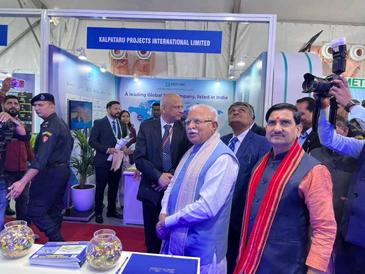 तोखन  साहू ने मेट्रो यात्रा कर देखा स्वच्छता व दक्षता का मानक, कहा — डीएमआरसी ने बनाया ‘सुरक्षित परिवहन’ का नया कीर्तिमान