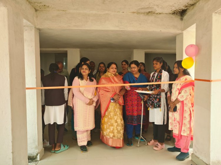 बाल दिवस पर आनंद मेला—छात्राओं की प्रतिभा और आत्मविश्वास का रंगारंग मंच