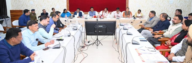 राष्ट्रपति श्रीमती द्रौपदी मुर्मू के प्रस्तावित अम्बिकापुर प्रवास की तैयारियों पर वित्तमंत्री ओ.पी.चौधरी ने ली संभागस्तरीय समीक्षा बैठक