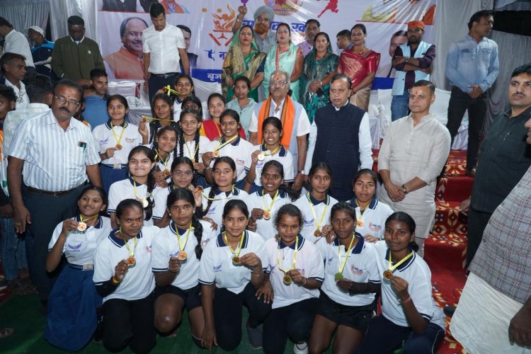 युवा शक्ति ही नया भारत की ताकत: गुरुकुल स्कूल में सांसद बृजमोहन ने खिलाड़ियों का बढ़ाया हौसला