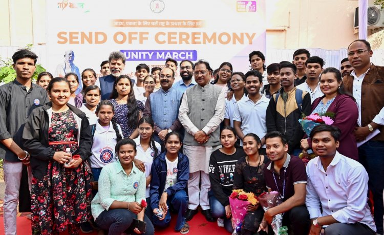 मुख्यमंत्री  विष्णुदेव साय ने यूनिटी मार्च के लिए राज्य के 68 युवाओं के दल को हरी झंडी दिखाकर किया रवाना