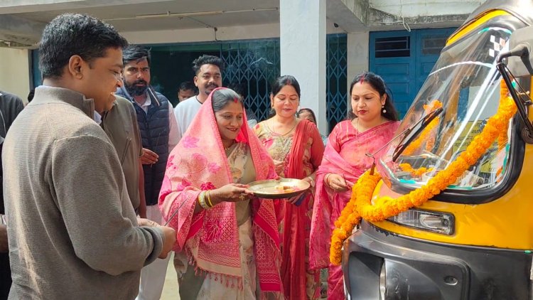 दिव्यांग छात्रों के लिए ऑटो की व्यवस्था,मनेन्द्रगढ़ में 'आम नागरिक मंच' ने की शुरुआत