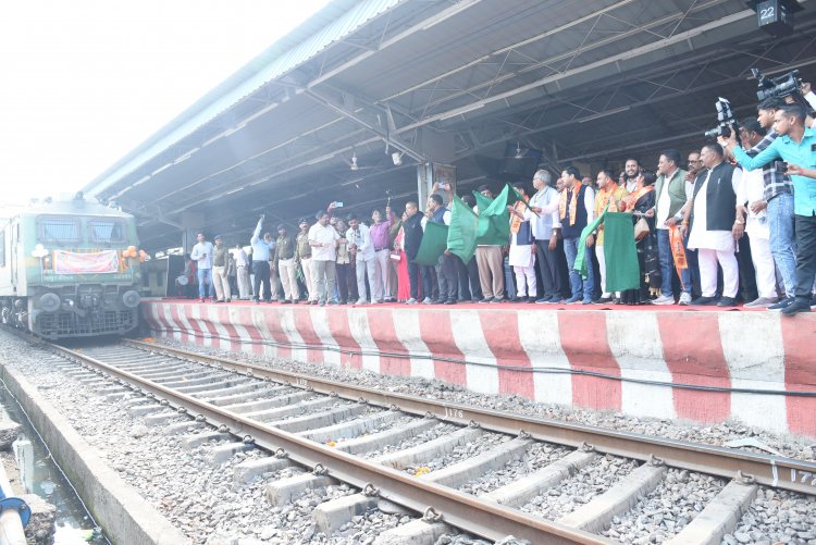 जनसेवा और आस्था का संगम: बृजमोहन अग्रवाल ने ‘राम लला दर्शन योजना’ के 17वें दल को दिखाया हरी झंडी