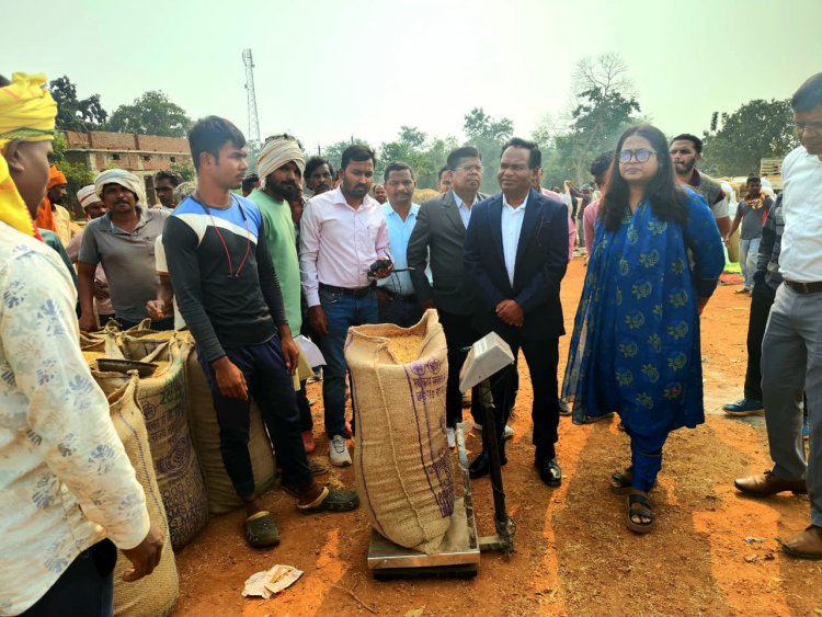 मोहला-मानपुर-अंबागढ़ चौकी जिले के प्रभारी सचिव  पीएस एल्मा ने धान उपार्जन केंद्रों का किया निरीक्षण