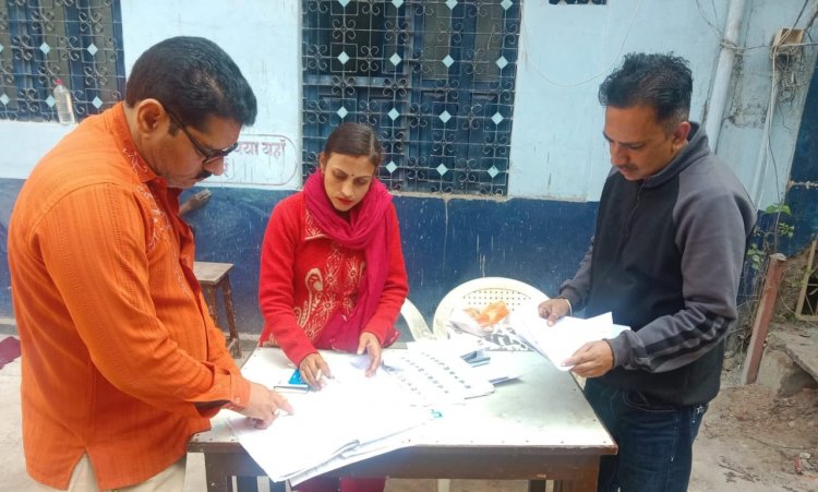 मनेंद्रगढ़ व आसपास के क्षेत्रों में मतदाता पुनरीक्षण हेतु घर-घर पहुँचकर अभियान
