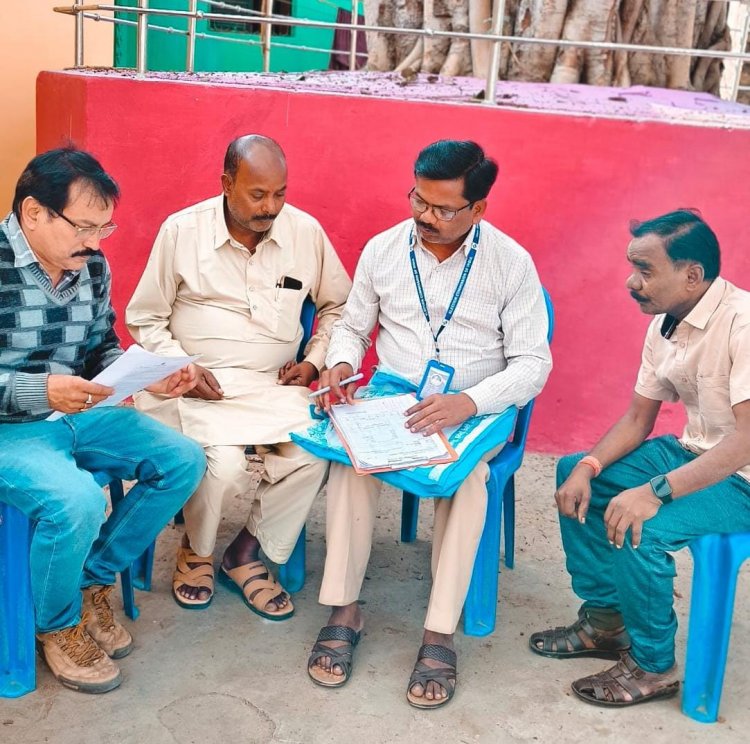 मनेंद्रगढ़ व आसपास के क्षेत्रों में मतदाता पुनरीक्षण हेतु घर-घर पहुँचकर अभियान