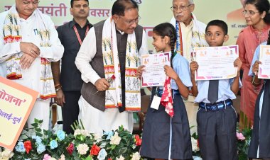 सुशासन, संवेदना और सुरक्षा : श्रमिक हित में छत्तीसगढ़ सरकार के दो वर्ष