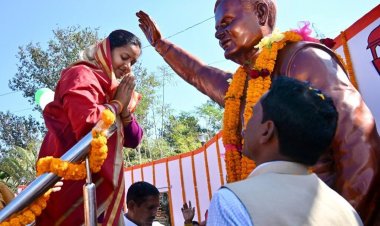 मंत्री राजवाड़े ने भारत रत्न अटल बिहारी वाजपेयी के छायाचित्र पर माल्यार्पण कर दी श्रद्धांजलि