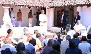 मुख्यमंत्री साय ने सामरबार में संत बभु्रवाहन महाराज से की भेंट