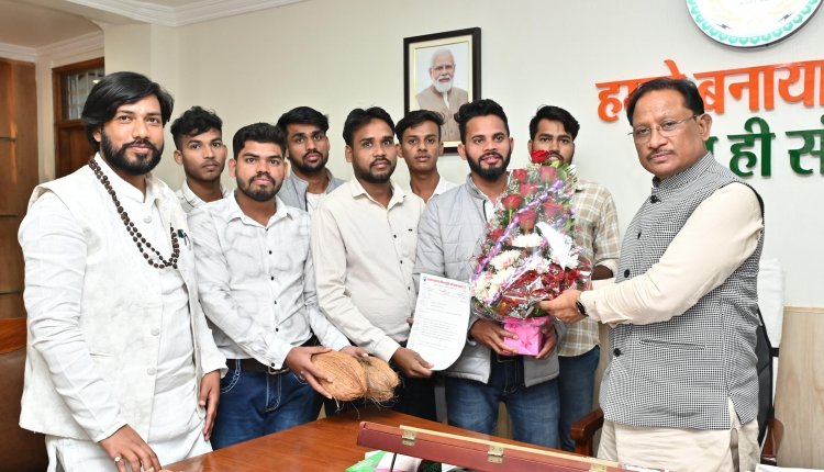 मुख्यमंत्री विष्णु देव साय से पोस्ट मैट्रिक अनुसूचित जाति छात्रावास के प्रतिनिधि मंडल ने की सौजन्य भेंट