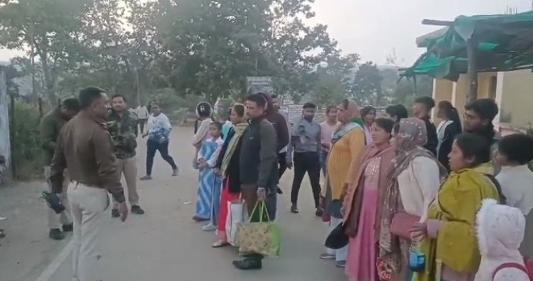 अमृतधारा जलप्रपात में पर्यटकों की सुरक्षा को लेकर पुलिस सतर्क जागरूकता अभियान हुआ तेज