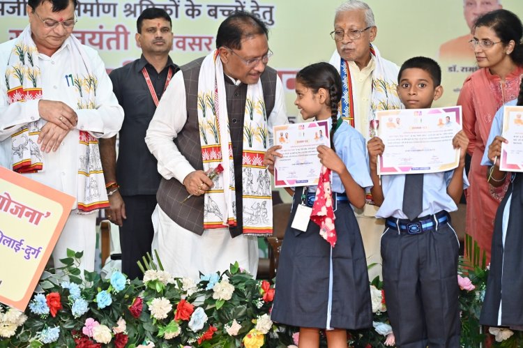सुशासन, संवेदना और सुरक्षा : श्रमिक हित में छत्तीसगढ़ सरकार के दो वर्ष