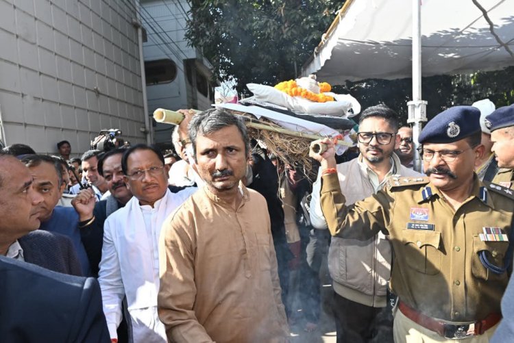 ज्ञानपीठ सम्मानित साहित्यकार विनोद कुमार शुक्ल को मुख्यमंत्री विष्णु देव साय ने दी भावभीनी अंतिम श्रद्धांजलि