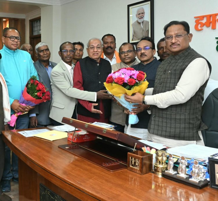 मुख्यमंत्री साय से अखिल भारतीय राष्ट्रीय महासभा हल्बा हल्बी आदिवासी समाज के प्रतिनिधि मंडल के सदस्यों ने सौजन्य मुलाकात की