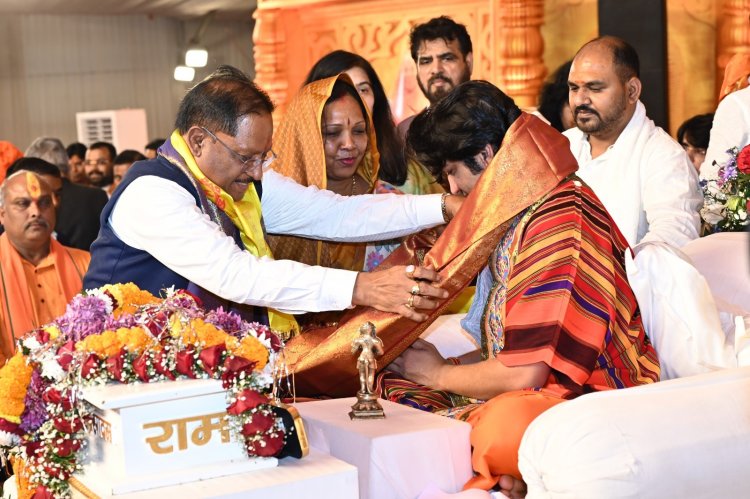 मुख्यमंत्री विष्णुदेव साय दिव्य श्री हनुमंत कथा समारोह में हुए शामिल