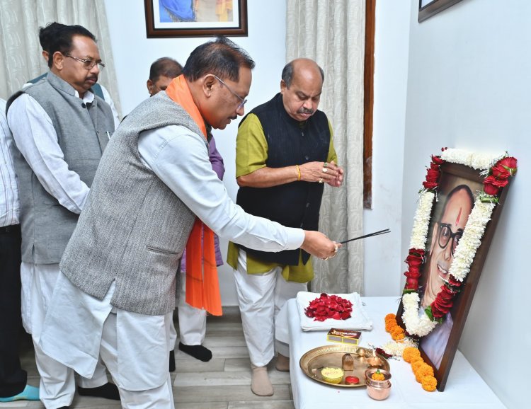 मुख्यमंत्री  विष्णुदेव साय ने कुशाभाऊ ठाकरे की पुण्यतिथि पर दी श्रद्धांजलि
