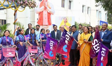 मंत्री लक्ष्मी राजवाड़े ने बालिकाओं को साइकिल वितरण कर बढ़ाया उत्साह