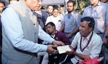 संवेदनशील शासन की मिसाल: जनदर्शन में मुख्यमंत्री  विष्णु देव साय ने मौके पर सुलझाईं समस्याएँ