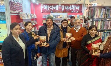 अनामिका चक्रवर्ती की कविताएं अनछुए विषयों पर साहसिक कविताएं हैं। नाटककार राजेश कुमार