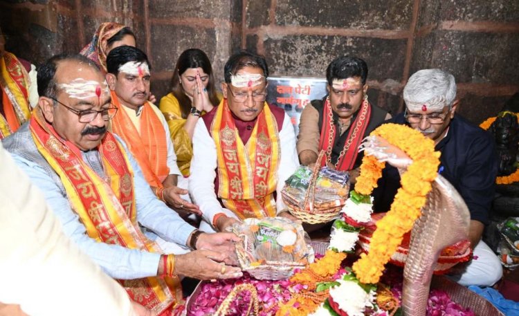 नववर्ष पर मुख्यमंत्री  विष्णुदेव साय व केंद्रीय पर्यटन मंत्री ने भोरमदेव मंदिर में की पूजा-अर्चना