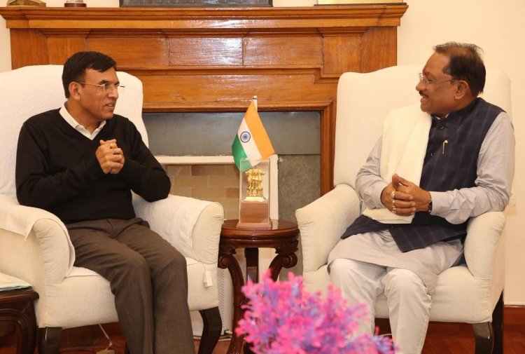 मुख्यमंत्री  विष्णु देव साय ने केंद्रीय मंत्री मनसुख मांडविया से की भेंट
