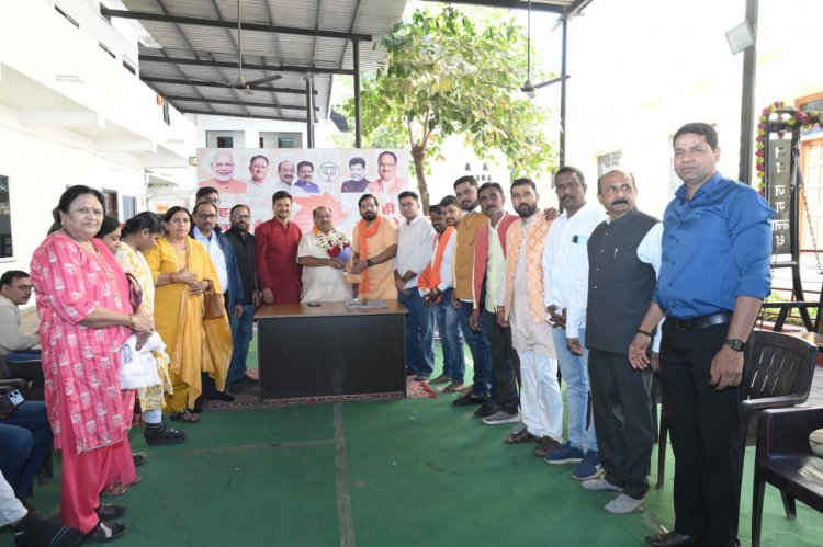 शंकर नगर मंडल के नव-नियुक्त पदाधिकारियों ने विधायक पुरंदर मिश्रा से की सौजन्य भेंट