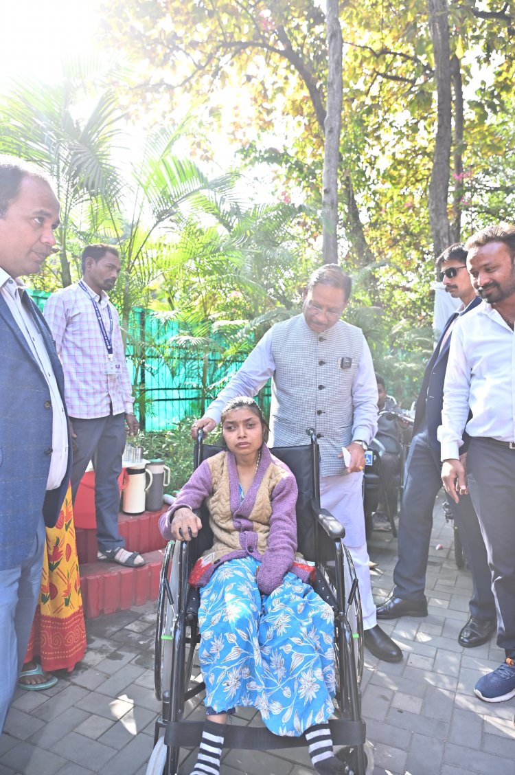 मुख्यमंत्री जनदर्शन में दिव्यांगजनों को मिली राहत