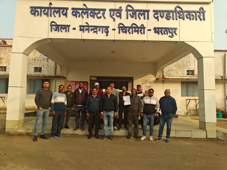 शिक्षकों ने विभिन्न मांगों को लेकर ज्ञापन सौंपा