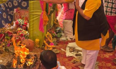 जोंक नदी के पावन तट पर महाशिवरात्रि महोत्सव का भव्य समापन, विधायक पुरंदर मिश्रा ने दी आहुति