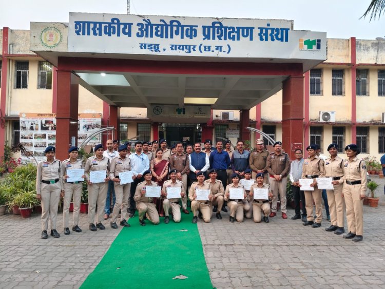 ‘प्रोजेक्ट तेजस’ से तकनीक में दक्ष हुए नव-नियुक्त आरक्षक