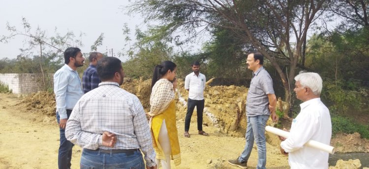 अमलीडीह नाले में अतिक्रमण पर चला प्रशासन का बुलडोजर