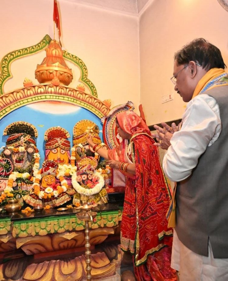 62वें जन्मदिवस पर मुख्यमंत्री विष्णुदेव साय ने श्री जगन्नाथ मंदिर में पूजा-अर्चना कर प्रदेशवासियों के सुख-समृद्धि की कामना की