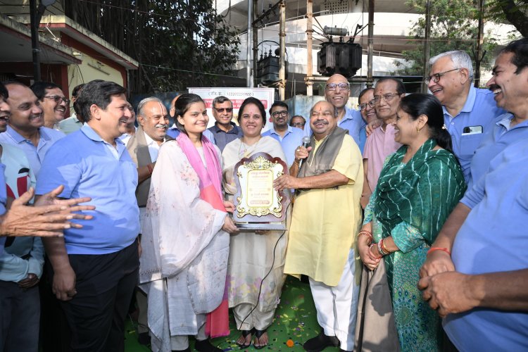 रायपुर के ऑक्सीजोन गार्डन में विधायक पुरंदर मिश्रा ने किया निरीक्षण, यूपीएससी में 35वीं रैंक लाने वाली वैभवी अग्रवाल को किया सम्मानित