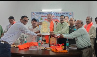 स्वास्थ्य मंत्री श्याम बिहारी जायसवाल मुख्य अतिथि के रूप में हुए शामिल, वरिष्ठ पत्रकारों का हुआ सम्मान