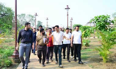 सिंदूर पार्क, मिनी स्टेडियम और पंचतत्व गार्डन सहित कई परियोजनाओं की प्रगति की समीक्षा की