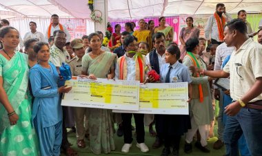 बस्तर की बेटियों ने पेश की सफलता की मिसाल, तेंदूपत्ता संग्राहक परिवारों की रुद्राणी और डालेश्वरी ने बढ़ाई अंचल की शान