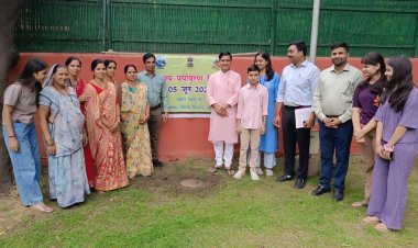 विश्व पर्यावरण दिवस: केंद्रीय मंत्री श्री तोखन साहू जी ने सरकारी आवास पर लगाया शमी का पौधा, दिया पर्यावरण संरक्षण का संदेश