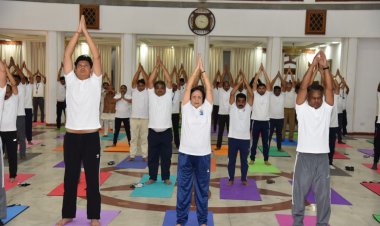 अंतर्राष्ट्रीय योग दिवस पर लोकभवन में किया गया योगाभ्यास